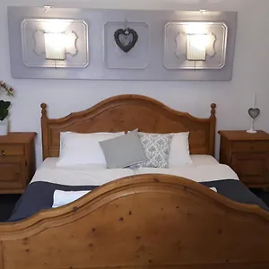 Apartament Eletteli Apartman, Eger